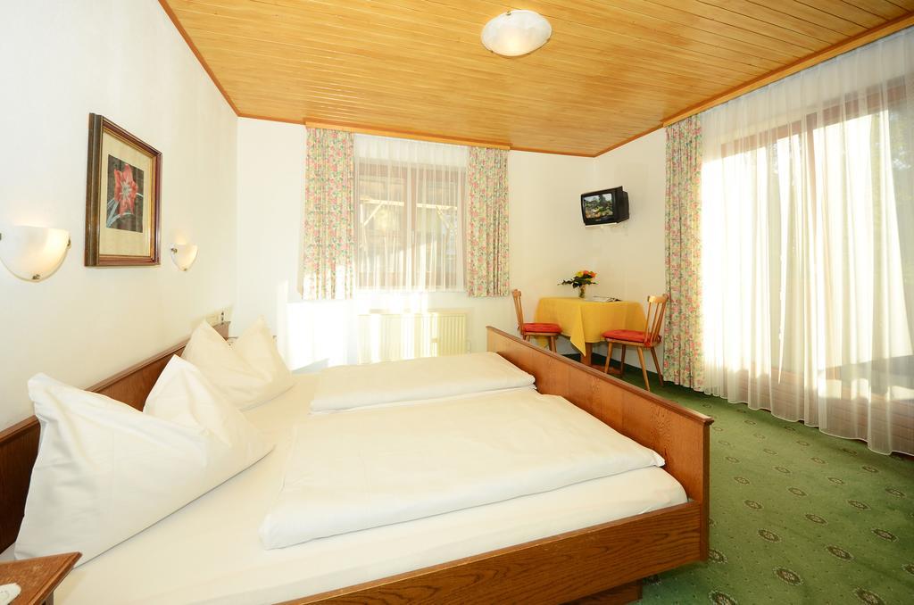 Doppelzimmer mit Balkon